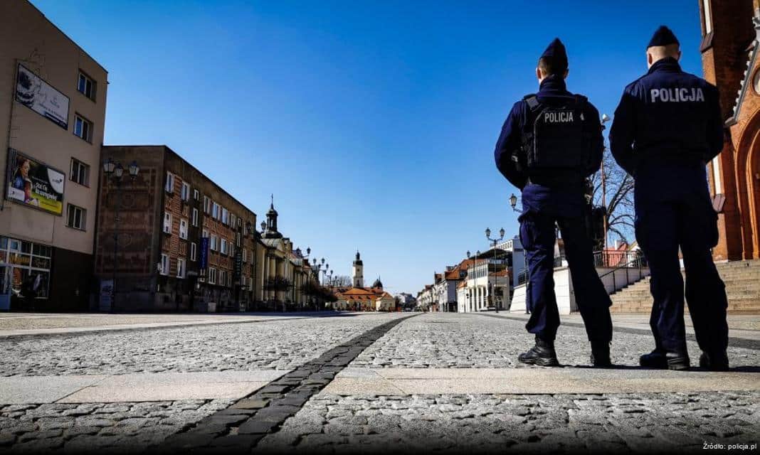 Poważne zderzenie dostawczego iveco z kombajnem w miejscowości Święte